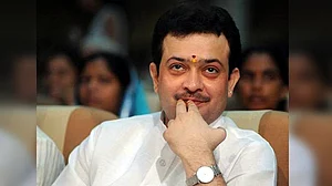 भय्यूजी महाराज केस में बड़ा खुलासा, खास सेवादारों, युवती की गिरफ्तारी के बाद ब्लैकमेलिंग से उठा पर्दा, खुले कई राज