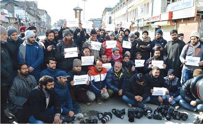 श्रीनगर में पत्रकारों पर पाबंदी से गुस्से में एडिटर्स गिल्ड,  बताया प्रेस की आजादी पर हमला