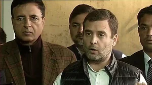 ‘दसॉल्ट’ के ईमेल से खुलासा, पीएम के कहने पर अंबानी की कंपनी को बनाया राफेल सौदे में ऑफसेट पार्टनर: राहुल गांधी