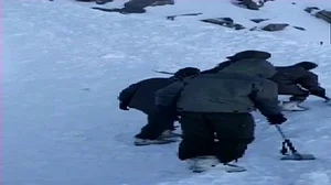 लद्दाख में बर्फीले तूफान से अब तक 3 की मौत, 7 पर्यटक गाड़ी सहित बर्फ के नीचे दबे