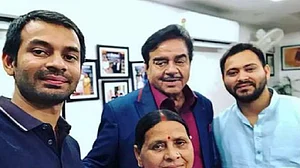 आरजेडी में शामिल होंगे बीजेपी नेता शत्रुघ्न सिन्हा? तेजप्रताप ने दिया बड़ा बयान