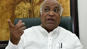 एक्सक्लूसिव: आलोक वर्मा पर बैठक में डरे हुए दिखे प्रधानमंत्री, हर हाल में उन्हें सीबीआई से हटाना चाहते थे- खड़गे