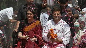 प्रियंका गांधी को महासचिव बनाने के बाद राहुल बोले- कर्मठ हैं प्रियंका, फैसले से घबराई बीजेपी