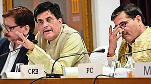 पीएमओ में तैनात ओएसडी ने रेल मंत्री पीयूष गोयल को कहा ‘कम बुद्धि’ और रेलवे बोर्ड के सदस्यों को ‘अंधा’