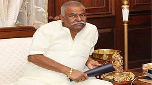 योगी राज में बीजेपी सांसद भी सुरक्षत नहीं, मुरादाबाद के सांसद से 1 लाख रुपये की ठगी, एसटीएफ ने आरोपी को पकड़ा