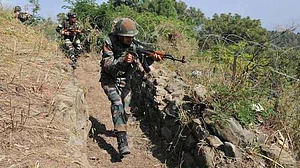 सर्जिकल स्ट्राइक के डर से पाकिस्तान की हवा खराब, आतंकी लांच पैड्स को सीमा से हटाया, विंटर पोस्ट पर जमे जवान