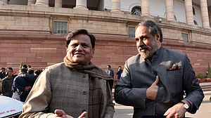 शिवसेना-बीजेपी गठबंधन पर कांग्रेस का कटाक्ष: ‘यह महामिलावट है या महा भय’