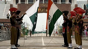 भारत ने जैश पर डॉसियर सौंप पाकिस्तान को किया खबरदार, पायलट पर नहीं आनी चाहिए आंच