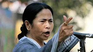 ममता बनर्जी का सवाल: चुनावों से पहले ही क्यों हुआ पुलवामा में आतंकी हमला !