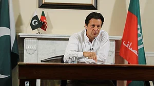 दुनिया की 5 बड़ी खबरें: इराक में आईएस के हमले में 3 की मौत और जानें क्यों पाक पीएम इमरान खान को भाषण करना पड़ा रद्द