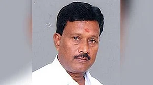 कार दुर्घटना में अन्नाद्रमुक सांसद एस. राजेंद्रन का निधन, चालक सहित तीन घायल