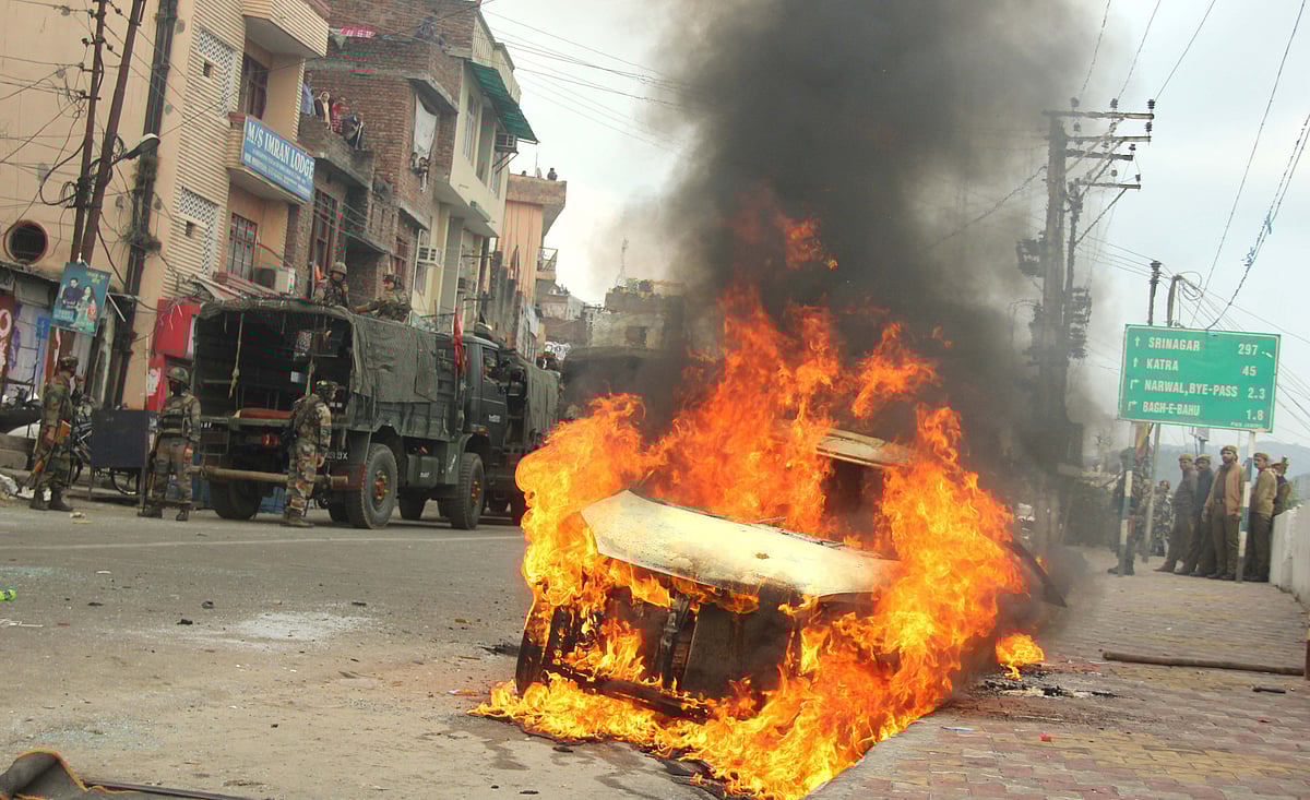 जम्मू में हालात बेकाबू,  कश्मीरी सरकारी कर्मचारियों पर लगातार हमले,सेना की मौजूदगी में दंगाइयों का तांडव