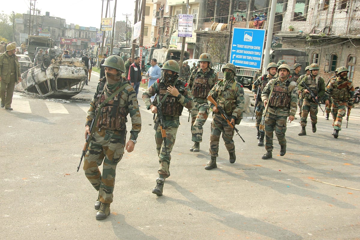 जम्मू में हालात बेकाबू,  कश्मीरी सरकारी कर्मचारियों पर लगातार हमले,सेना की मौजूदगी में दंगाइयों का तांडव