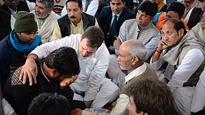 शहीदों के परिजनों का राहुल गांधी ने बांटा दर्द, कहा- हमने भी अपने पिता को खोया है, समझता हूं आपका दुख