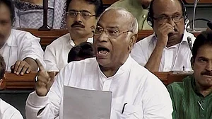 लोकसभा में खड़गे का तीखा जवाब, ‘कांग्रेस ने शिक्षा, पानी, अनाज सब कुछ दिया और मोदी सरकार ने लोगों को गुमराह किया’