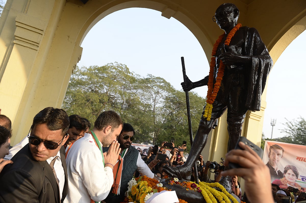 राजनीति के कुरुक्षेत्र में प्रियंका गांधी की धमाकेदार एंट्री, ‘चौकीदार चोर है’ के नारों के बीच घंटों चला रोड शो