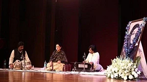 कृष्णा सोबती की स्मृति सभा: कलमकारों ने किया याद, कहा- कोमलता और दृढता की प्रतीक थीं सोबती