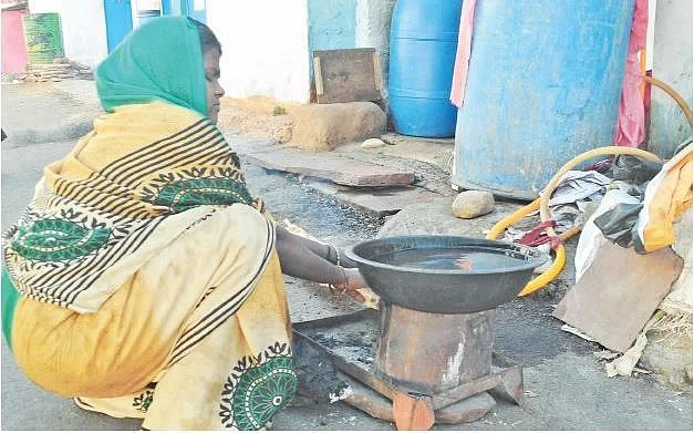 मोदी सरकार की ‘उज्ज्वला योजना’ का हाल, कनेक्शन 50 प्रतिशत बढ़े, लेकिन खपत बढ़ी सिर्फ 15 फीसद