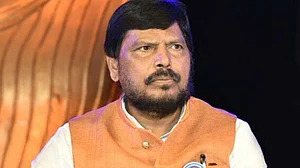 मोदी के मंत्री की खुली धमकी: अठावले बोले, ‘जो मुझे किनारे करेंगे, उन्हें सबक सिखाना जानता हूं’