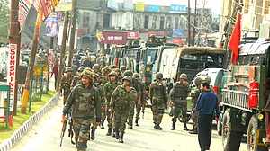 कश्मीर में तो प्रदर्शनकारियों पर चलती है पेलेट और बुलेट, जम्मू में क्यों दी गई थी दंगाइयों को खुली छूट !