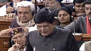 बजट 2019: चुनावी बजट में टुकटुकी लगाए देखती रहीं महिलाएं लेकिन मोदी सरकार ने नहीं किया कोई खास ऐलान