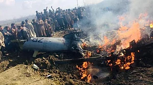 जम्मू-कश्मीर: बडगाम में भारतीय वायुसेना का लड़ाकू विमान मिग-17 क्रैश, 2 पायलट की मौत