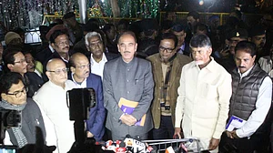 कांग्रेस समेत 21 विपक्षी दलों ने चुनाव आयोग से की मांग, बैलेट से चुनाव संभव नहीं तो 50% वीवीपैट का हो मिलान