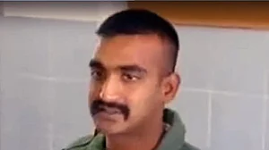 कल रिहा होंगे पायलट अभिनंदन, इस वजह से पाकिस्तान उन्हें छोड़ने पर हुआ मजबूर