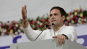 राहुल गांधी ने पुलवामा के बाद भी जारी पीएम की रैलियों पर साधा निशाना, कहा- प्रचार के बिना 5 मिनट भी नहीं रह सकते मोदी