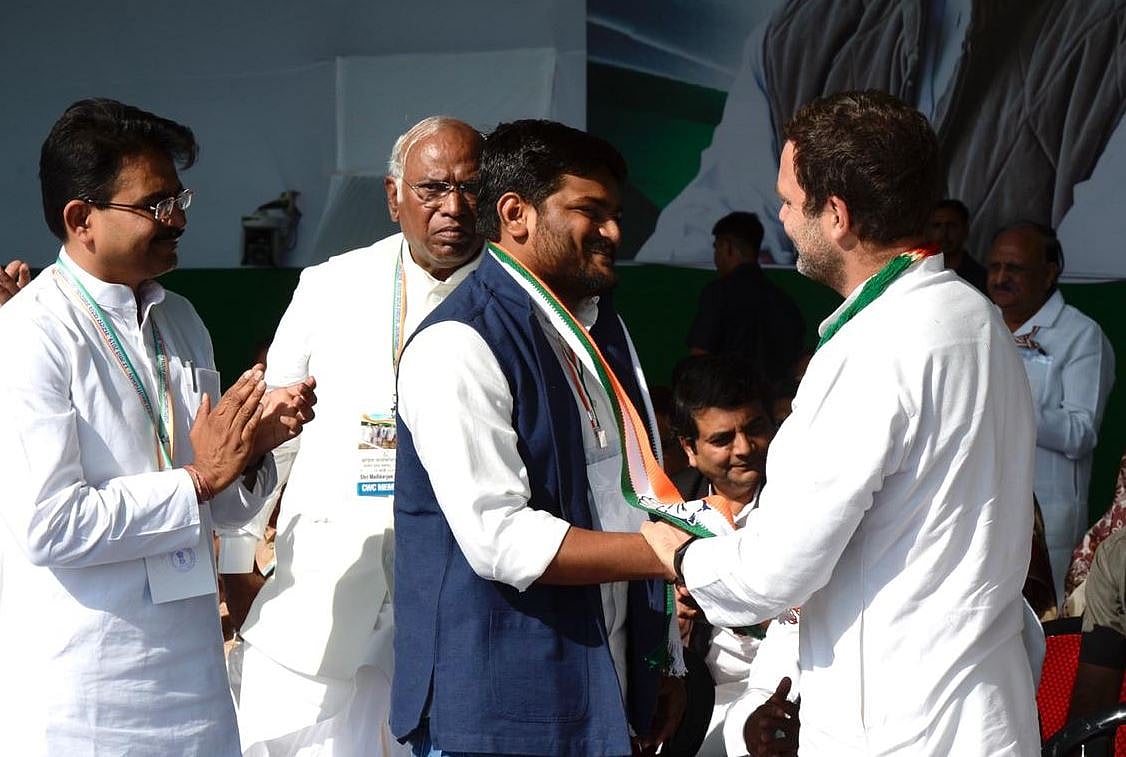 हार्दिक पटेल ने थामा कांग्रेस का हाथ, जानिए कौन हैं सिर्फ 22 साल की उम्र में गुजरात को हिला देने वाले हार्दिक