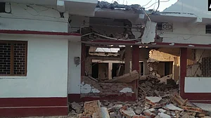 बिहार: गया में बीजेपी नेता के घर को 50 नक्सलियों ने डायनामाइट लगाकर उड़ाया, चुनाव बहिष्कार करने की मांग