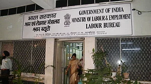 मुद्रा योजना से कितने मिले रोजगार और कितनी पैदा हुईं नौकरियां, इस रिपोर्ट को मोदी सरकार ने दबाया