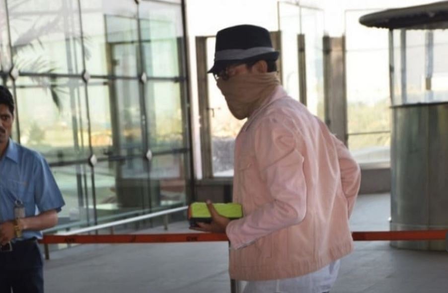 इलाज के बाद देश लौटे इरफान खान, एयरपोर्ट से चेहरा छुपाकर निकले