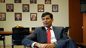 रघुराम राजन ने 7 फीसदी विकास दर पर उठाए सवाल, कहा-नोटबंदी से क्या हासिल हुआ, इस पर भी आत्मपरीक्षण करे सरकार