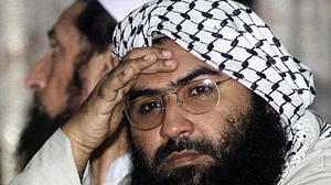 मरा नहीं है मसूद अजहर,सेना के अस्पताल से दूसरी जगह शिफ्ट करने पर भड़का जैश, इमरान सरकार को दिखाई आंखें!