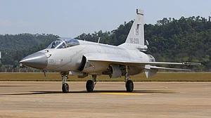 पाकिस्तान का एक और झूठ, अब कहा एफ-16 नहीं चीन से मिले इस जेट से किया था भारत पर हमला