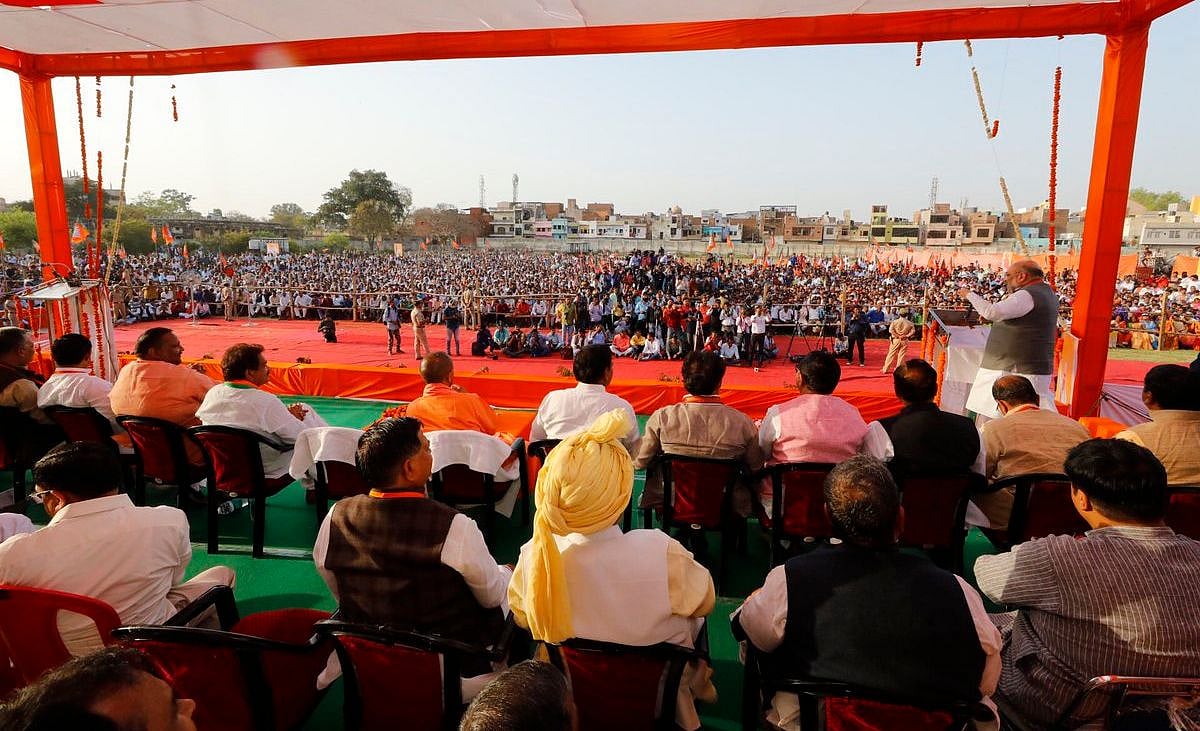 वीडियो: रैलियों के रविवार में भी अमित शाह की रैली में मैदान तो दूर, मंच के पास रखी कुर्सियां तक न भर सकीं