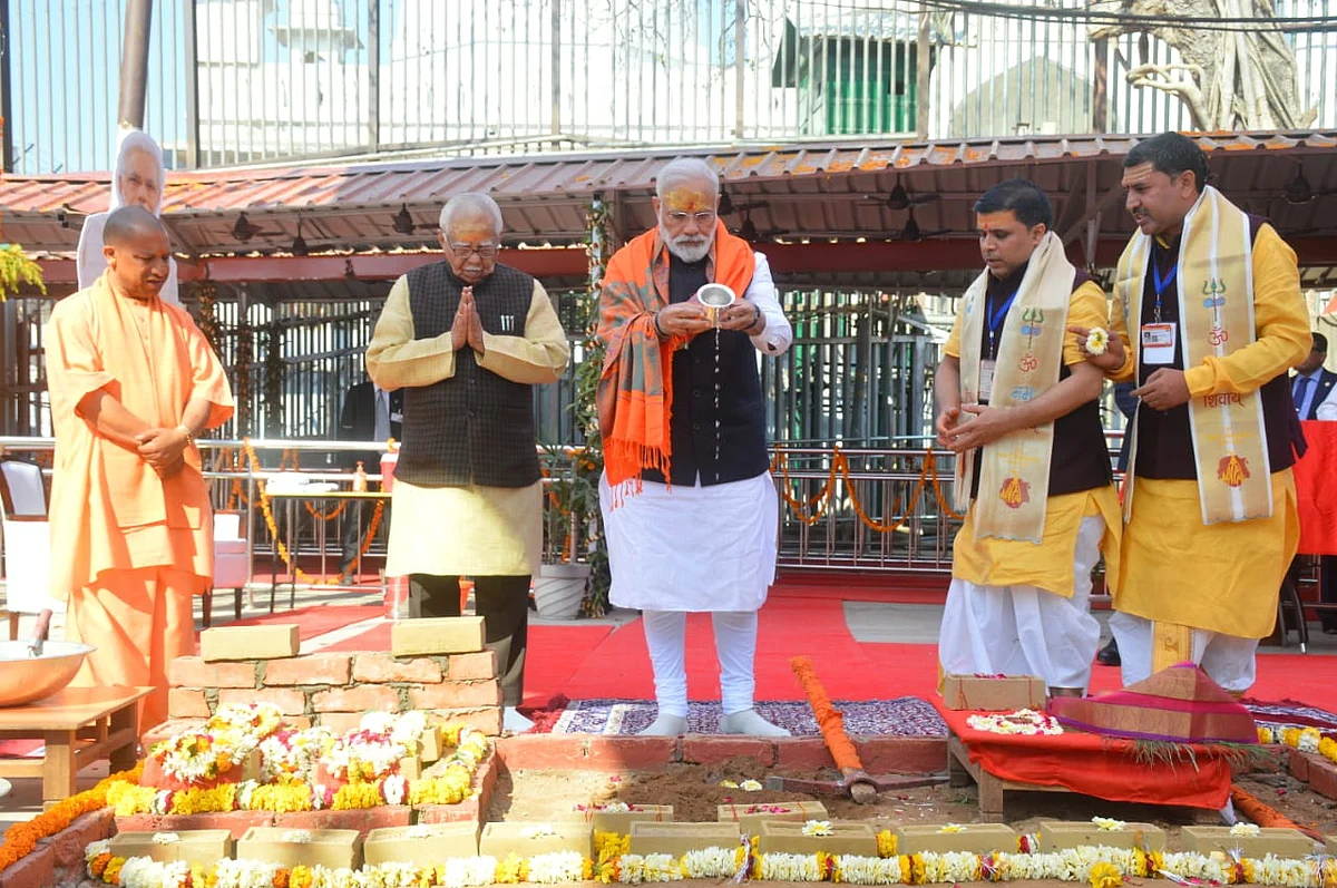 विश्वनाथ धाम का उद्घाटन कर रहे थे मोदी, और घरों में कैद कर दिए गए सैकड़ों दलित