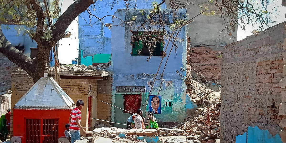 जलसेन घाट के ऊपर बसी दलित बस्ती