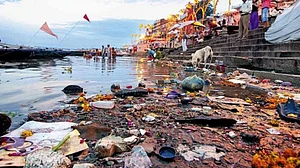 मोदी सरकार ने खर्च कर दिए करोड़ों, लेकिन बीते 3 साल में और मैली हो गई गंगा: रिपोर्ट्स