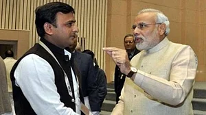 मोदी सरकार के रोजगार के आंकड़े छिपाने पर अखिलेश का पीएम पर हमला, बोले- बेरोजगार ‘विकास’ पूछ रहा, कोई काम मिलेगा