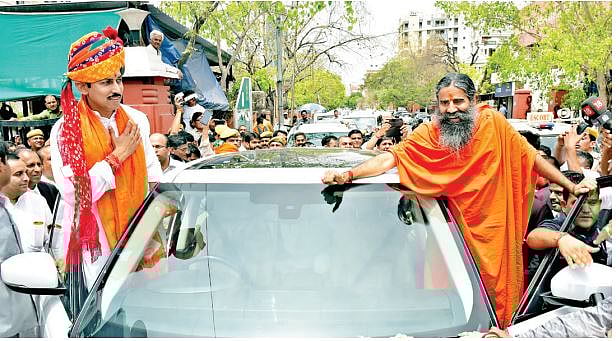 राजस्थानः  योग के बहाने  बीजेपी का प्रचार कर रहे थे रामदेव, अफसर ने हड़काया तो भूल गए अनुलोम-विलोम