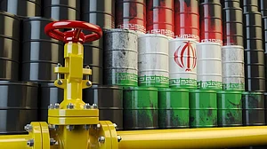 ऐन चुनावों के बीच आम लोगों के लिए बुरी खबर, अमेरिका ने ईरान से तेल आयात पर लगाई रोक, बढ़ सकती है महंगाई