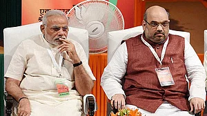 एनआरसी पर शाह का बयान बीजेपी की टुकड़े-टुकड़े नीति, चौतरफा विरोध, बीजेपी नेता बोला- पीएम के सामने दे दूंगा जान