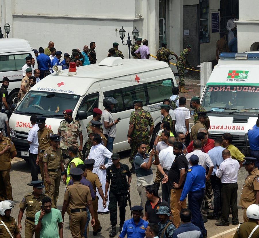 ईस्टर पर सीरियल ब्लास्ट से दहला श्रीलंका, 156 की मौत, सैकड़ों घायल, चर्च में बिखरे पड़े मिले मानव अंग