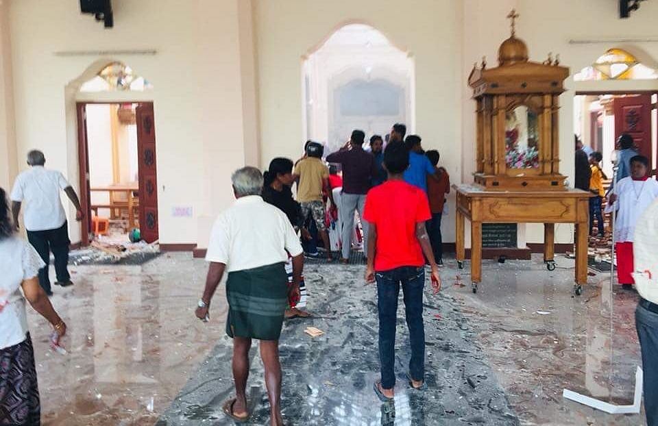 ईस्टर पर सीरियल ब्लास्ट से दहला श्रीलंका, 156 की मौत, सैकड़ों घायल, चर्च में बिखरे पड़े मिले मानव अंग