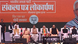 क्या बीजेपी ने मामूली हेरफेर कर फिर से छाप दिया 2014 का घोषणा पत्र !