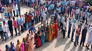 कहीं चलीं लाठियां तो कहीं खराब रही ईवीएम, ऐसे बीता लोकसभा चुनाव का चौथा चरण, जानिए कहां पड़े कितने प्रतिशत वोट