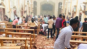 ईस्टर पर सीरियल ब्लास्ट से दहला श्रीलंका, 156 की मौत, सैकड़ों घायल, चर्च में बिखरे पड़े मिले मानव अंग