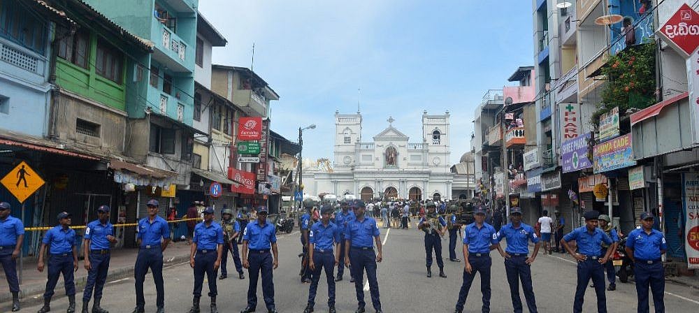 ईस्टर पर सीरियल ब्लास्ट से दहला श्रीलंका, 156 की मौत, सैकड़ों घायल, चर्च में बिखरे पड़े मिले मानव अंग